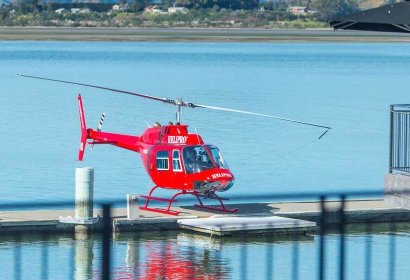 בית מלון כפרי Trinity Wharf Tauranga