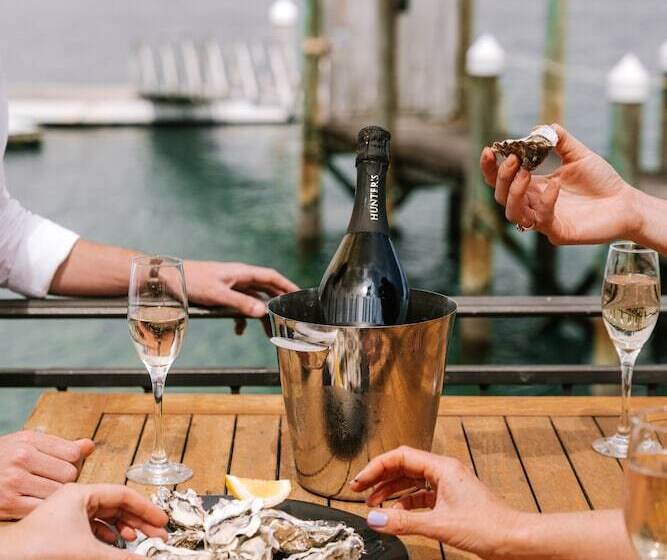 בית מלון כפרי Trinity Wharf Tauranga