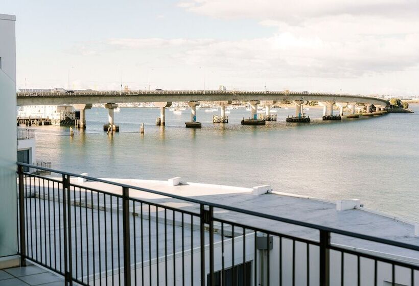 בית מלון כפרי Trinity Wharf Tauranga