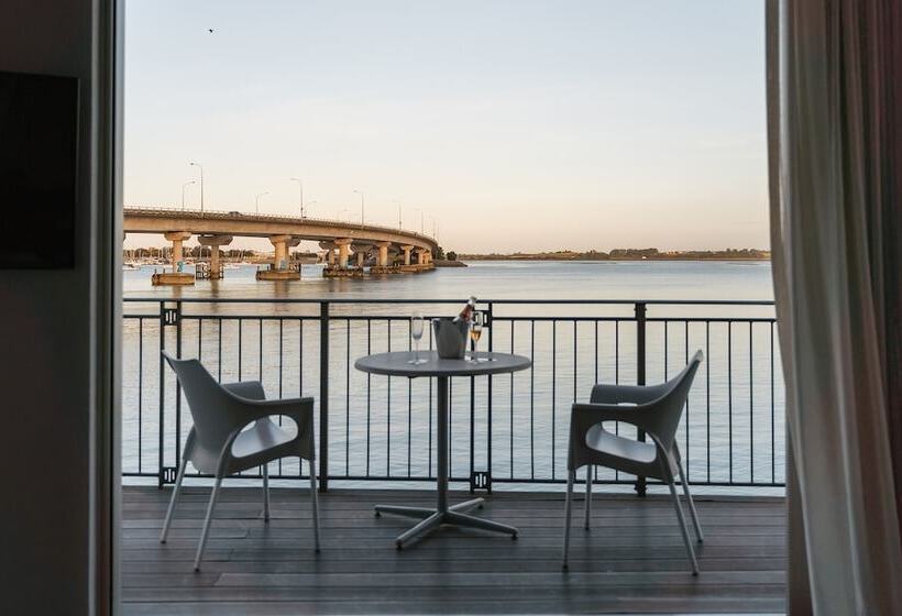 בית מלון כפרי Trinity Wharf Tauranga