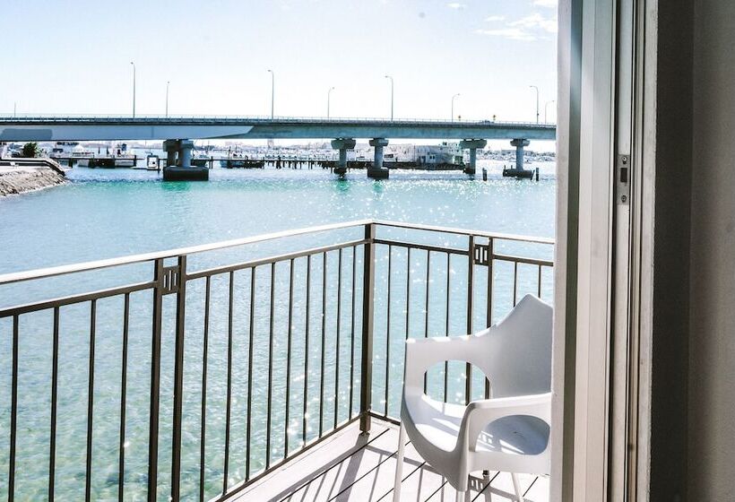 בית מלון כפרי Trinity Wharf Tauranga