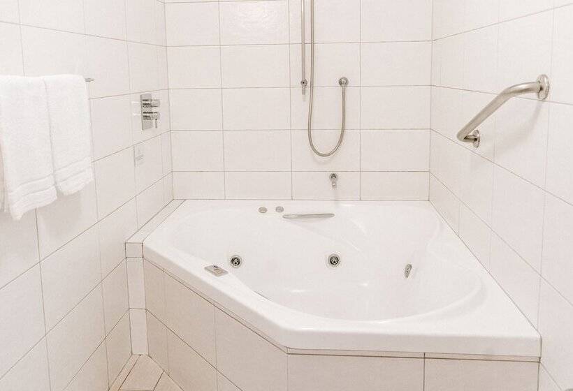 בית מלון כפרי Trinity Wharf Tauranga