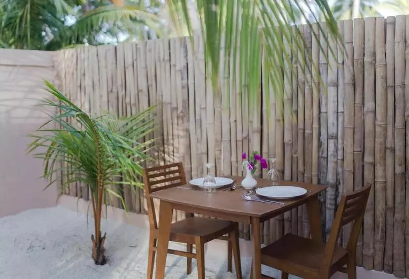 هتل Riveli Retreat Mathiveri