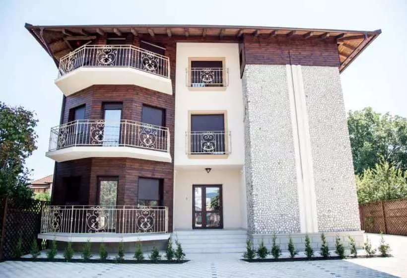 ホテル Ave, Alba!