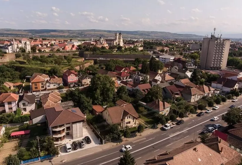 ホテル Ave, Alba!