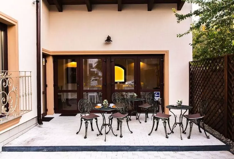 ホテル Ave, Alba!