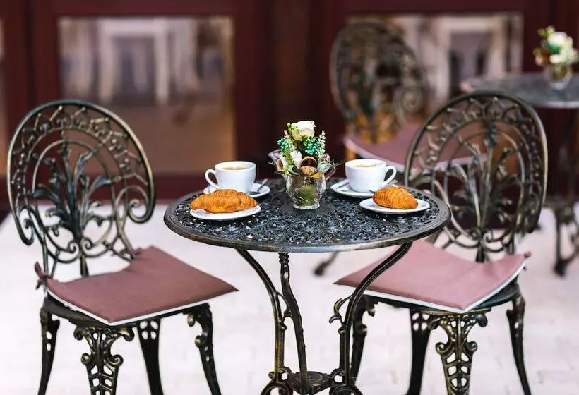 ホテル Ave, Alba!