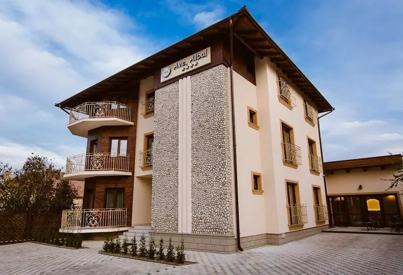 ホテル Ave, Alba!