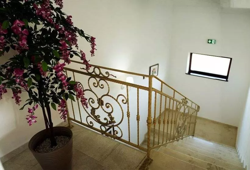 ホテル Ave, Alba!