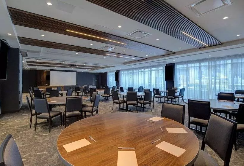 ホテル Hampton Inn By Hilton Montreal Downtown