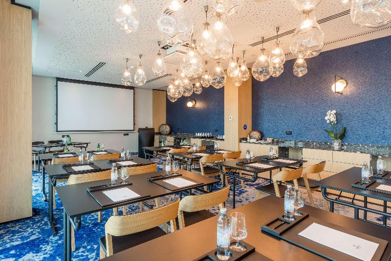 בית מלון כפרי Hilton Rijeka Costabella Beach Resort & Spa