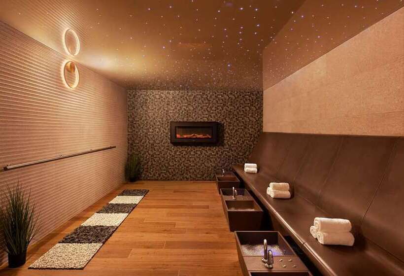 בית מלון כפרי Hilton Rijeka Costabella Beach Resort & Spa