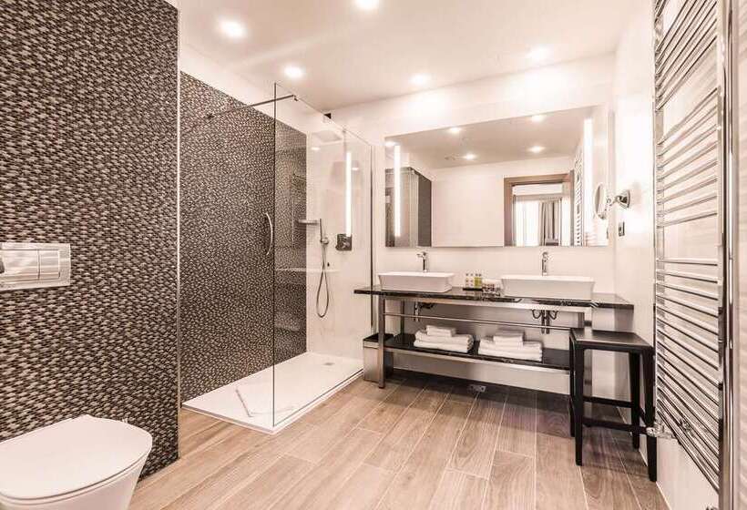 בית מלון כפרי Hilton Rijeka Costabella Beach Resort & Spa