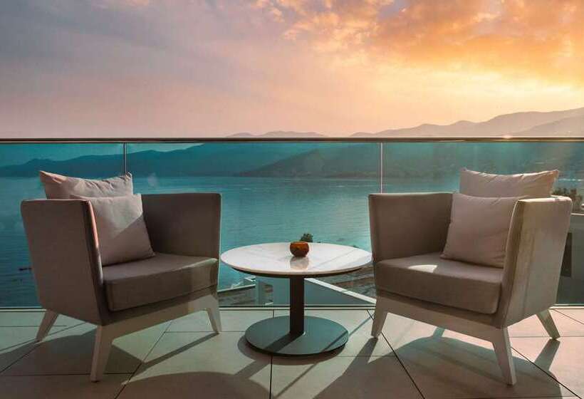 בית מלון כפרי Hilton Rijeka Costabella Beach Resort & Spa