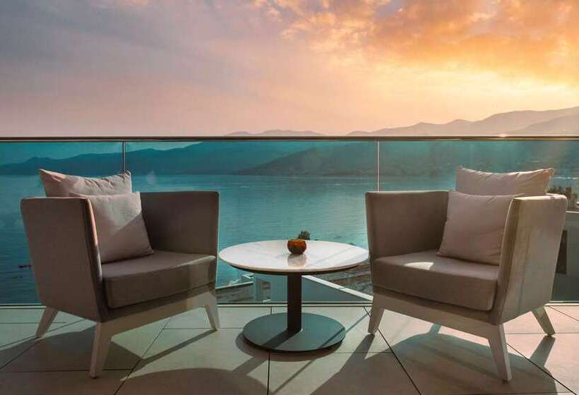 בית מלון כפרי Hilton Rijeka Costabella Beach Resort & Spa