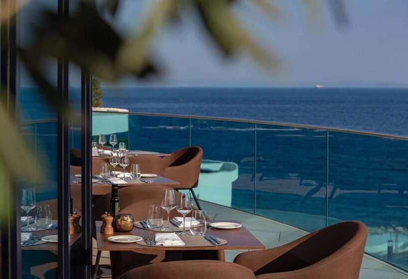 בית מלון כפרי Hilton Rijeka Costabella Beach Resort & Spa