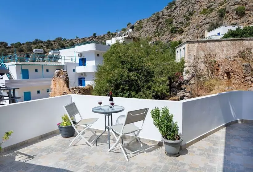 Hotelli John Akroyiali Rooms