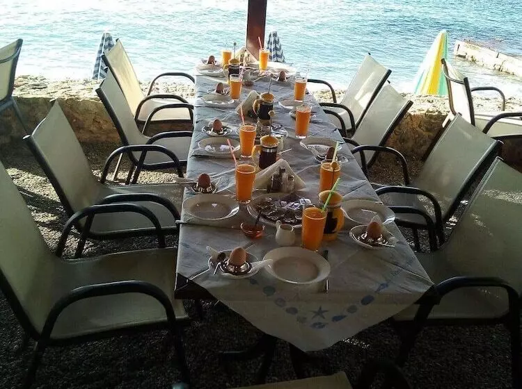 Hotelli John Akroyiali Rooms