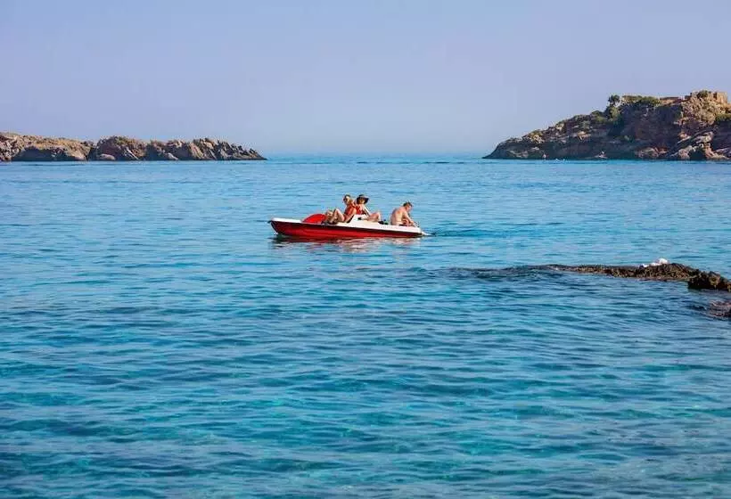 Hotelli John Akroyiali Rooms