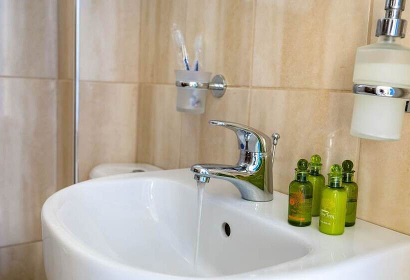 Hotel John Akroyiali Rooms