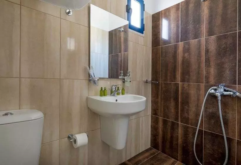 Hotelli John Akroyiali Rooms