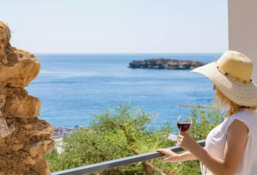 Hotelli John Akroyiali Rooms