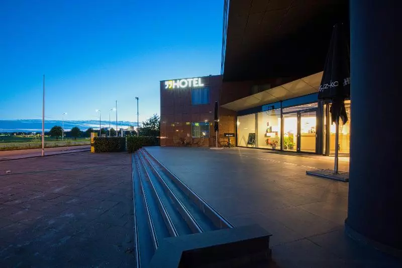 Hotelli Vienna House Easy By Wyndham Amsterdam Airport Schiphol