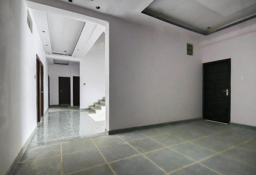 호텔 Oyo 62422 Kriti Palace