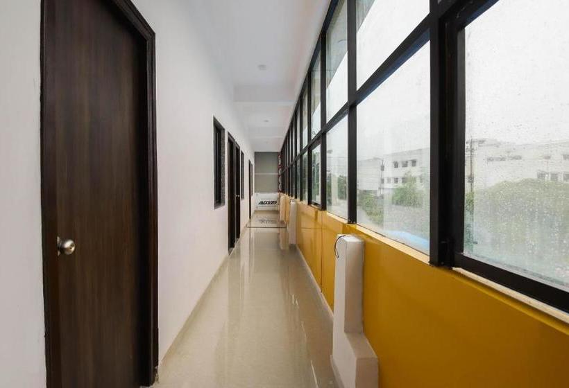 호텔 Oyo 62422 Kriti Palace