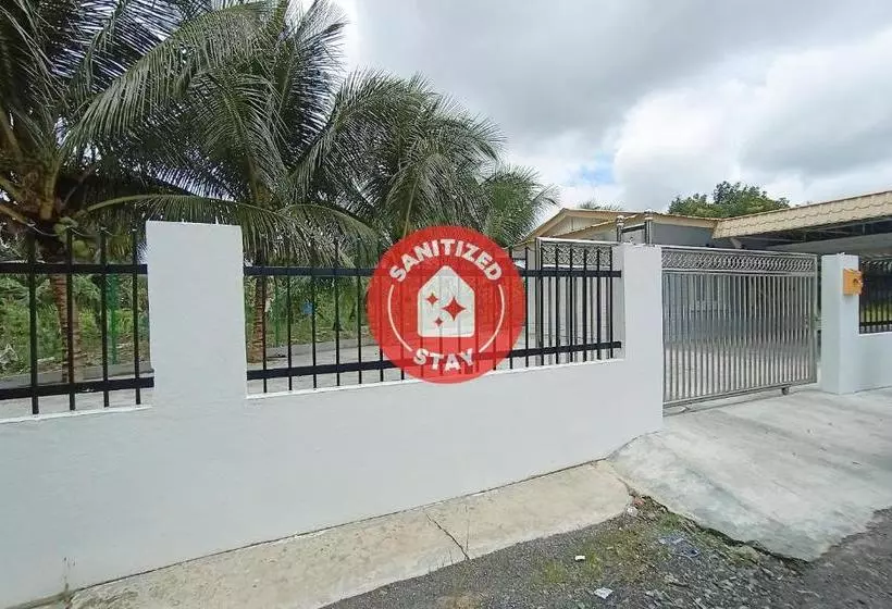 هتل Oyo 90188 Sibu Aeroplane Homestay2u