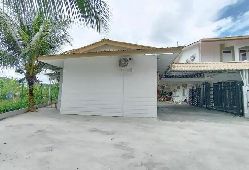 هتل Oyo 90188 Sibu Aeroplane Homestay2u