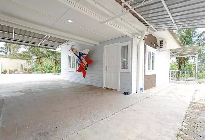 هتل Oyo 90188 Sibu Aeroplane Homestay2u