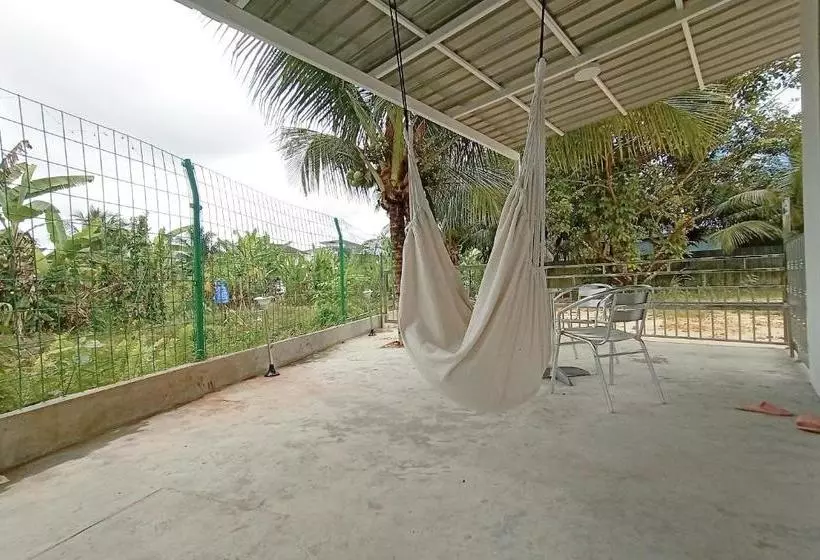 هتل Oyo 90188 Sibu Aeroplane Homestay2u