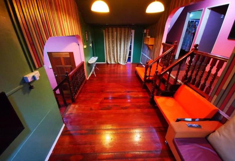 בית מלון כפרי Oyo 90195 Anjung Rehat Jamsari