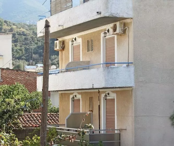هتل Pension Manos