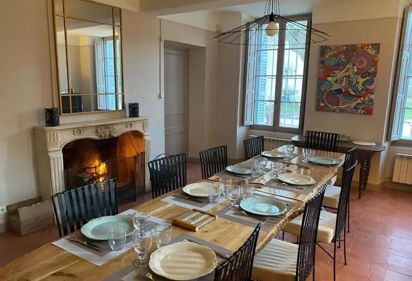 Aamiaismajoitus (B&B) Domaine Les Mûriers