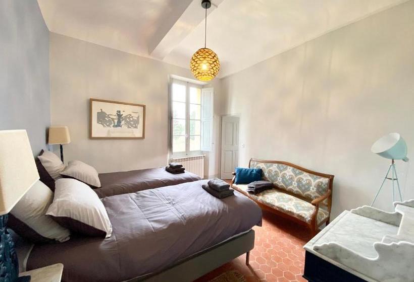 مبيت وإفطار Domaine Les Mûriers