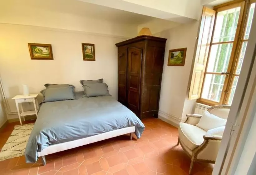 Aamiaismajoitus (B&B) Domaine Les Mûriers