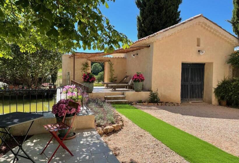 مبيت وإفطار Domaine Les Mûriers