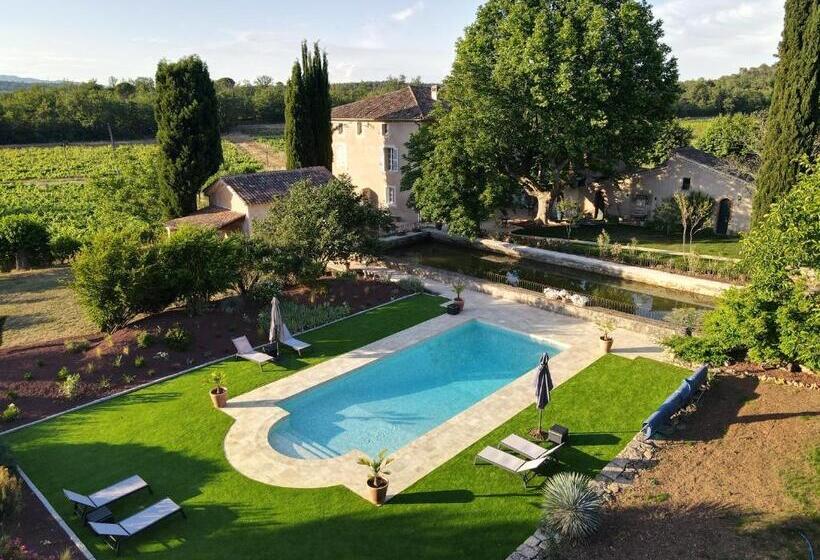 مبيت وإفطار Domaine Les Mûriers