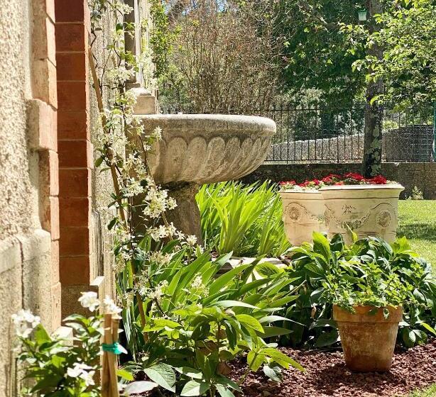 مبيت وإفطار Domaine Les Mûriers