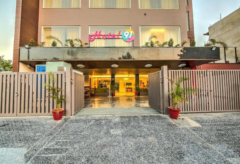 ホテル 91 Millennium Huda