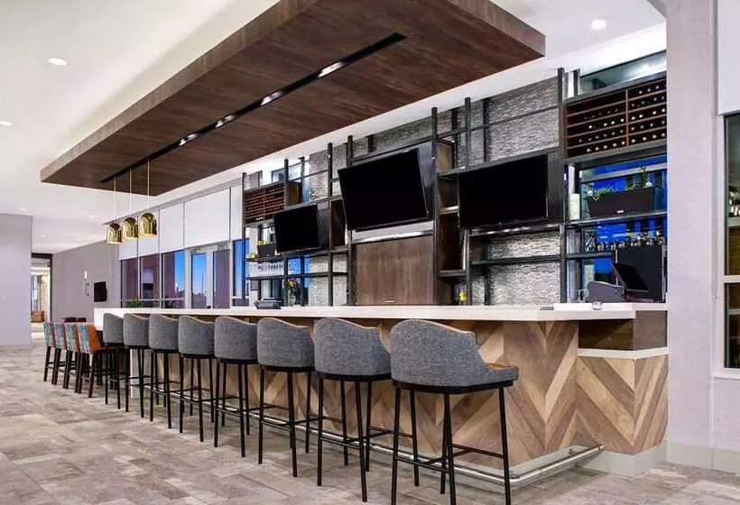 ホテル Hilton Garden Inn Cedar Rapids