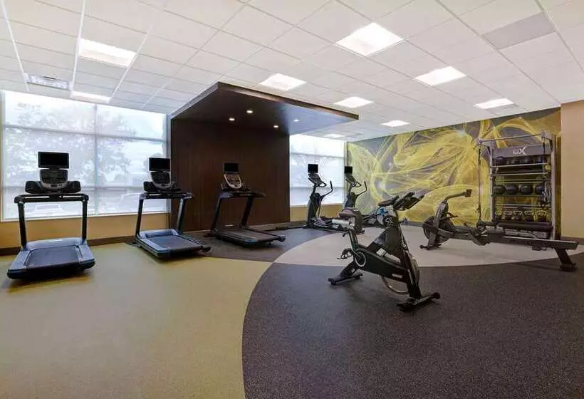 ホテル Hilton Garden Inn Cedar Rapids