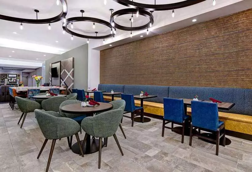 ホテル Hilton Garden Inn Cedar Rapids