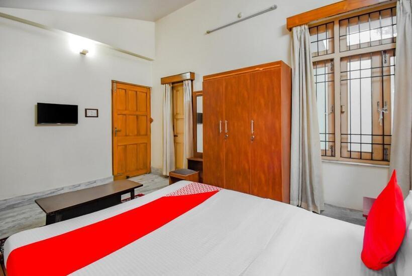 Hotel Oyo 79023 Leela S Residency