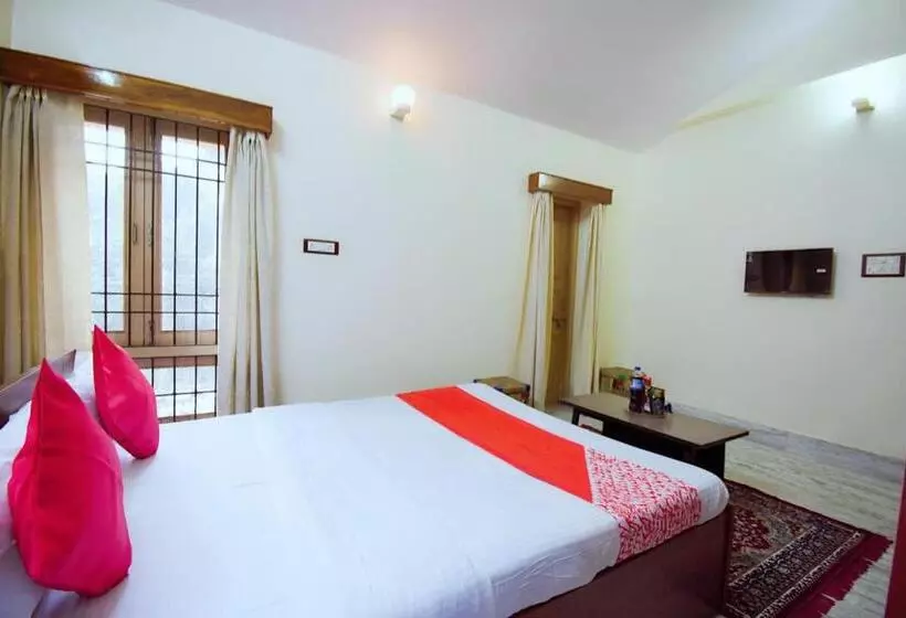 Hotelli Oyo 79023 Leela S Residency