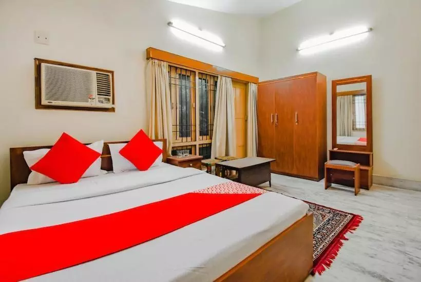 Hotelli Oyo 79023 Leela S Residency