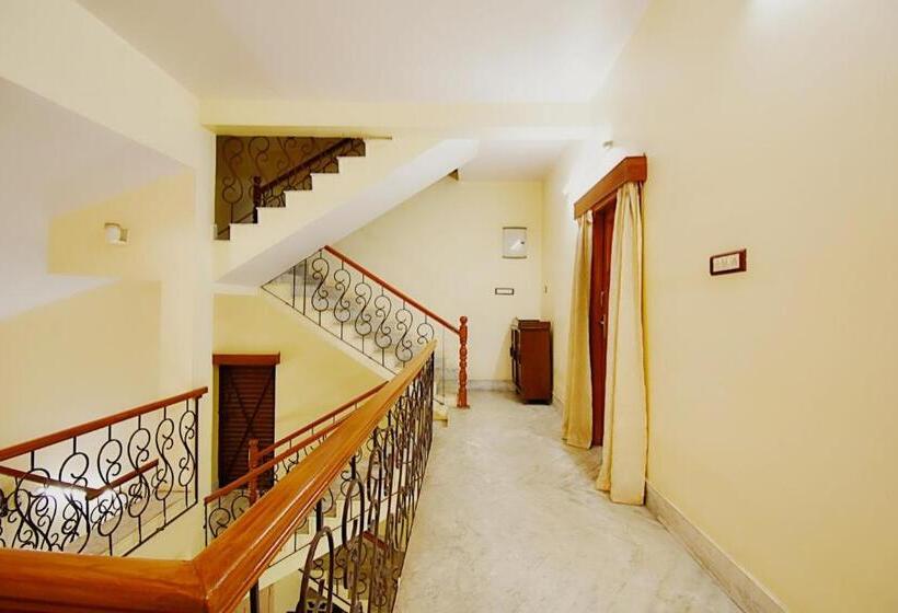 Hotel Oyo 79023 Leela S Residency