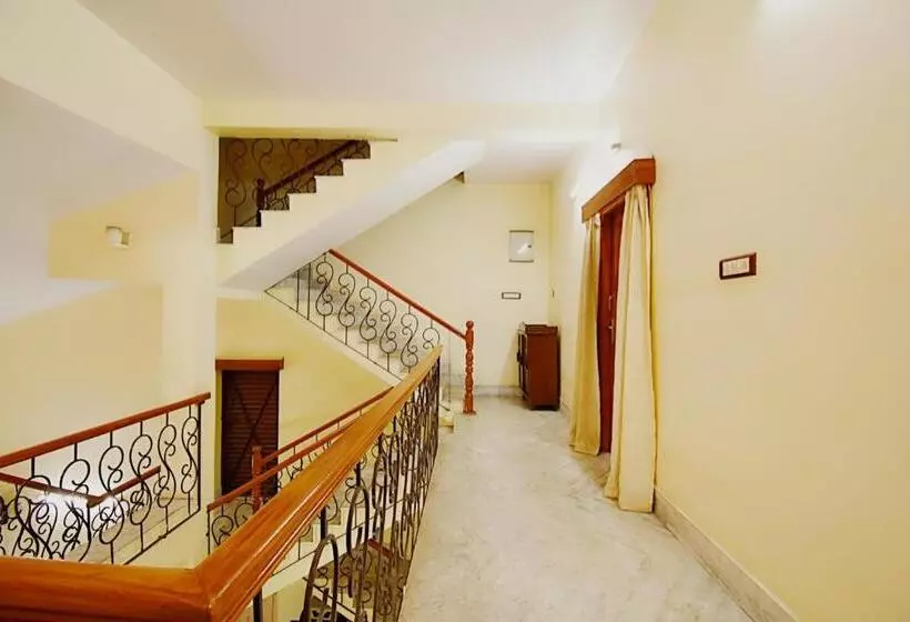 Hotelli Oyo 79023 Leela S Residency